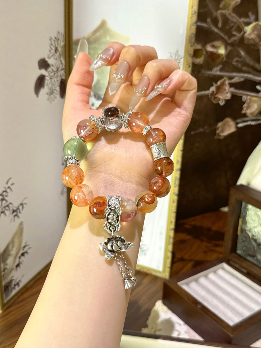 ▫️▪️ Red gum flower fluorite color ghost magic box bracelet